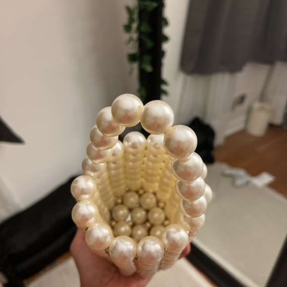 Bead Pearl bag 
Very cute and chic 🤩
Fits essentials- like phone, lipstick - Picture 4 of 4